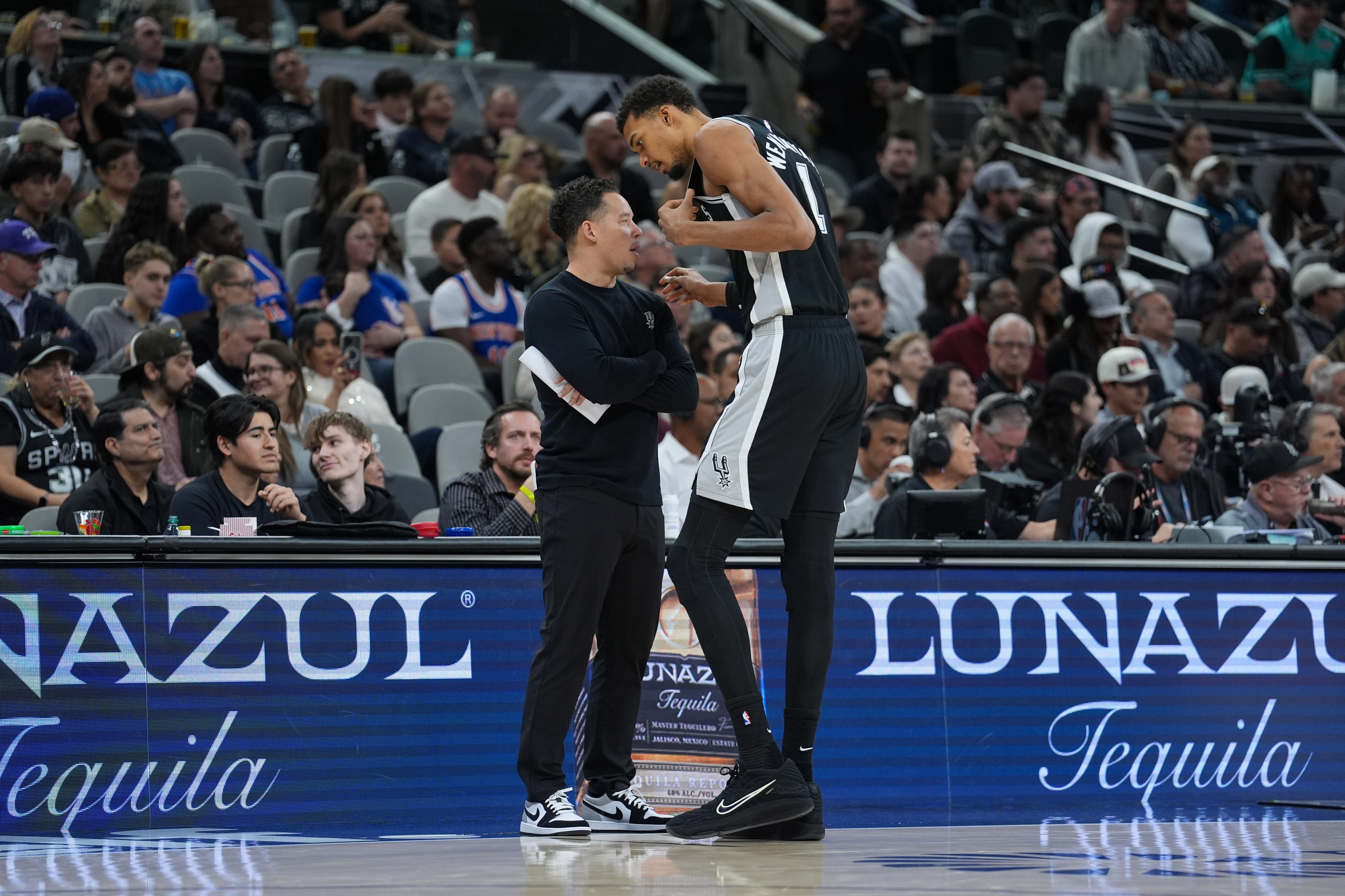 AG真人百家乐-米奇·约翰逊：不只是文班 我们全队都越打越急躁