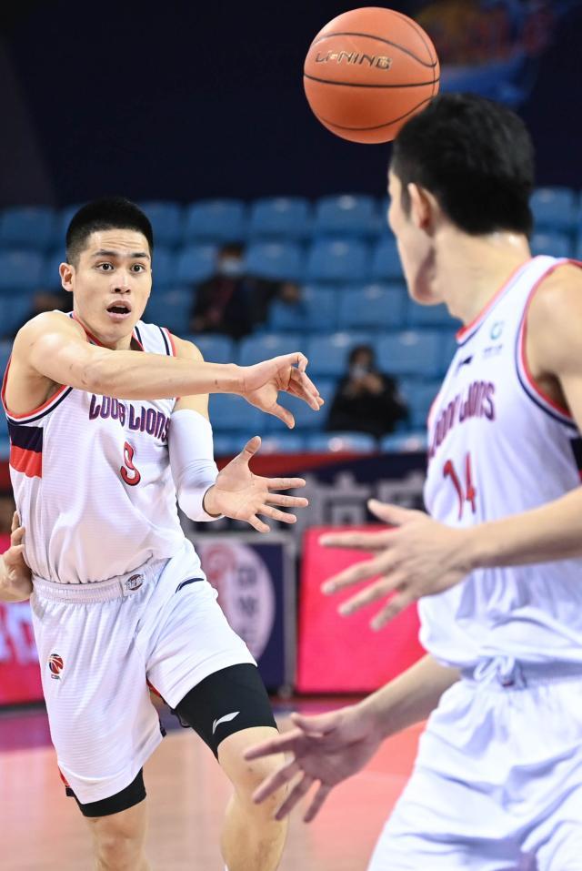 AG百家乐-CBA历史第一人！陈盈骏3战58助攻 他已是MVP大热门